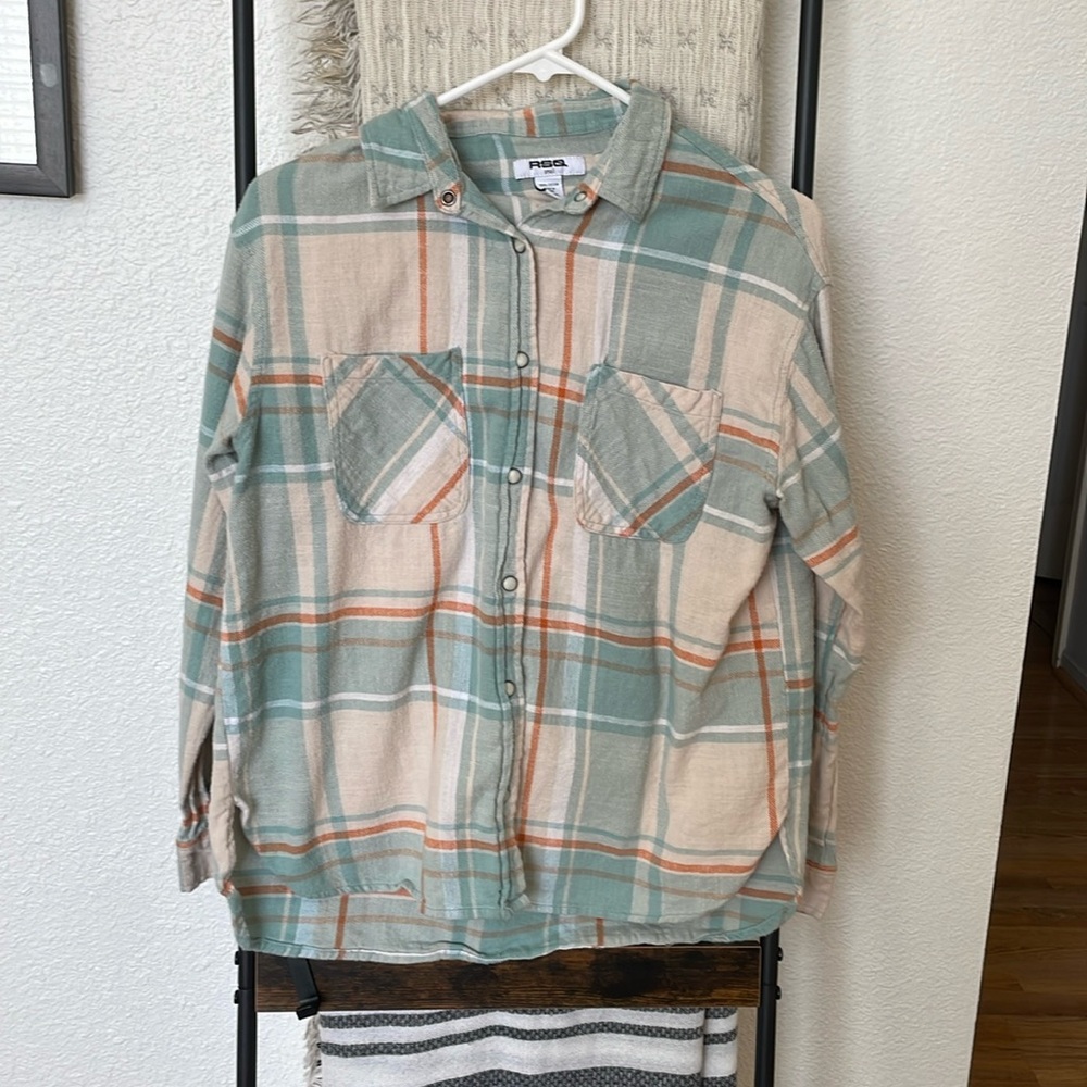 Women’s size small plaid shirt. From Tillys.
